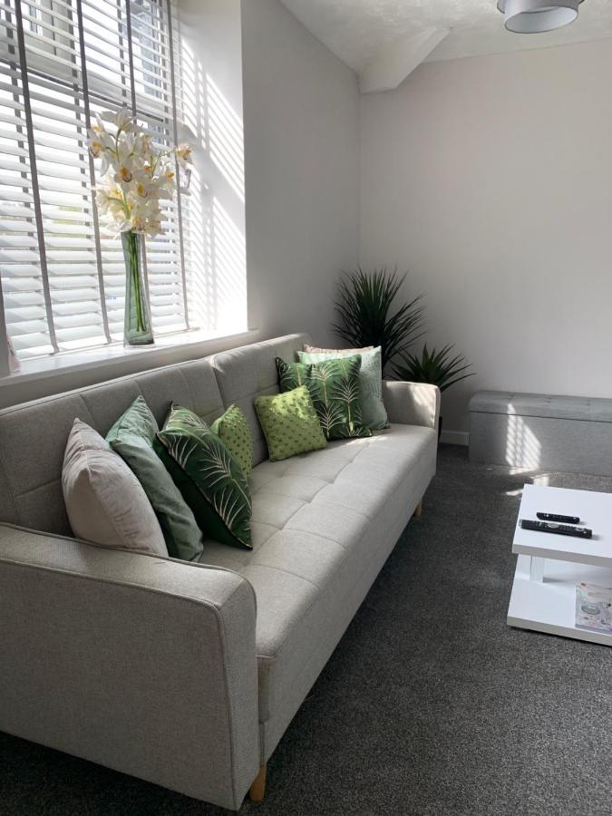 The Greens Apartment Farnworth ภายนอก รูปภาพ