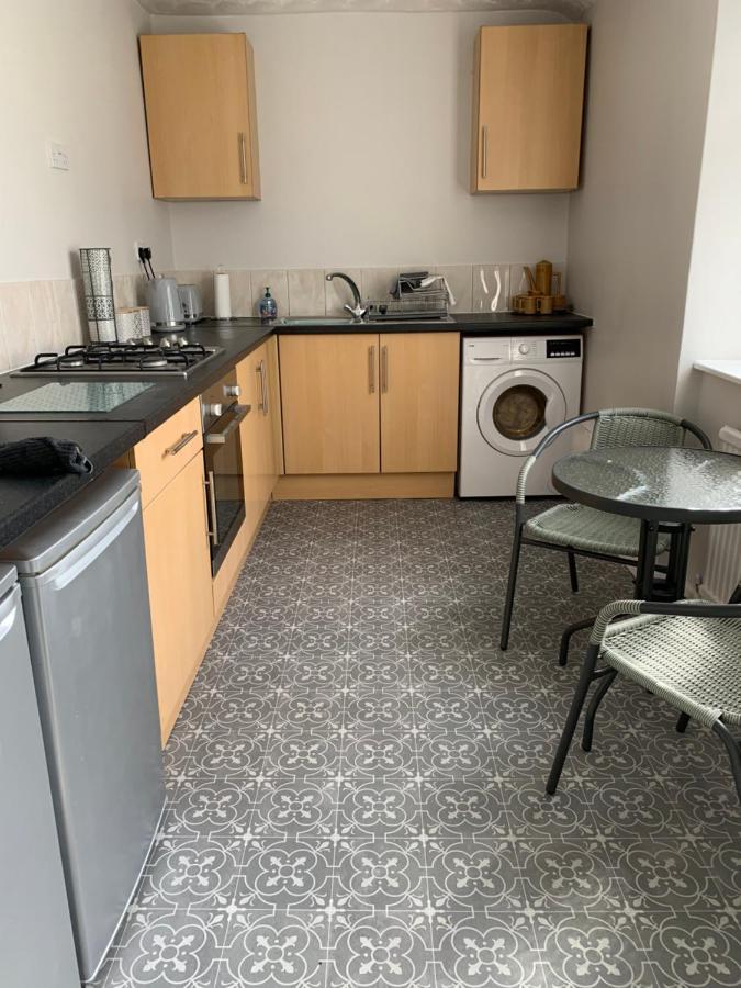 The Greens Apartment Farnworth ภายนอก รูปภาพ